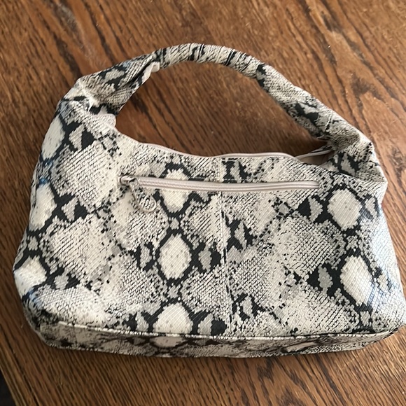 Animal Snake Print Baguette Hand Tote Bag - Picture 13 of 13